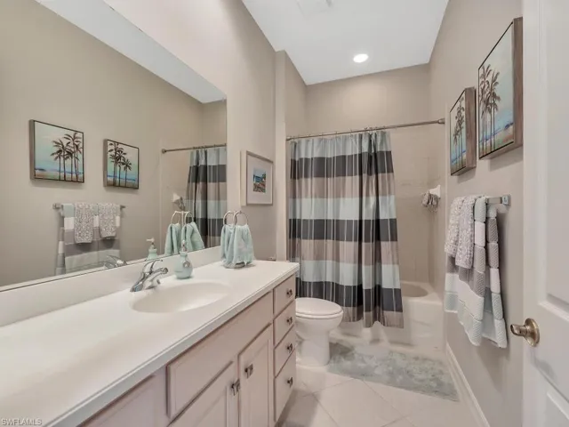 Bath adjacent to guest bedroom