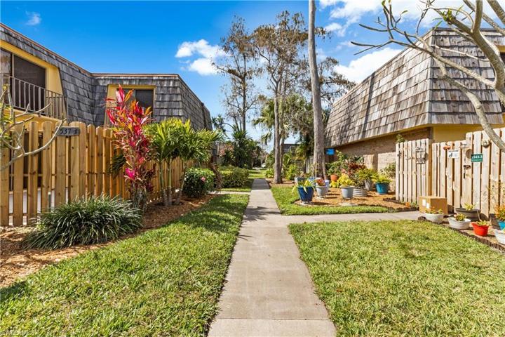 Beautifully lanscaped community