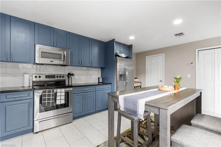 High top island table for eating or extra work space