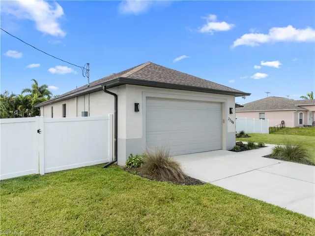 2208 Sw 12th Ln, Cape Coral, Florida 33991