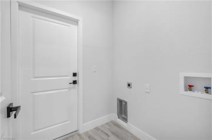 2208 Sw 12th Ln, Cape Coral, Florida 33991