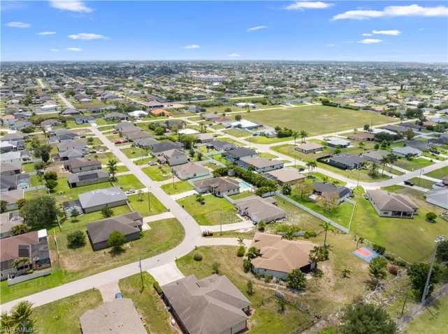 2208 Sw 12th Ln, Cape Coral, Florida 33991