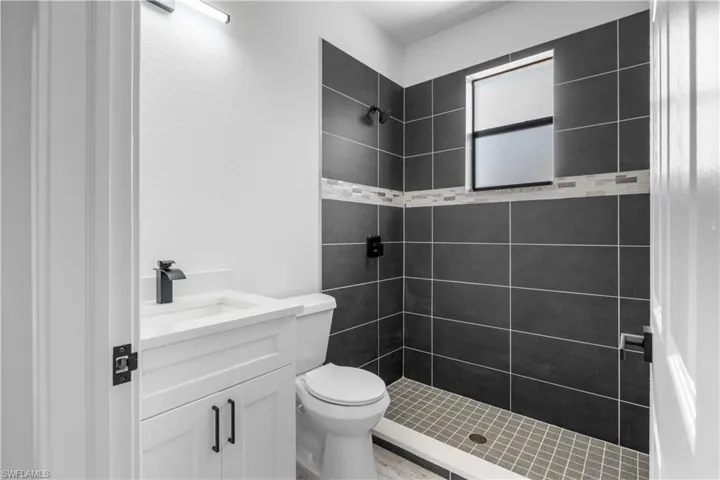 2208 Sw 12th Ln, Cape Coral, Florida 33991