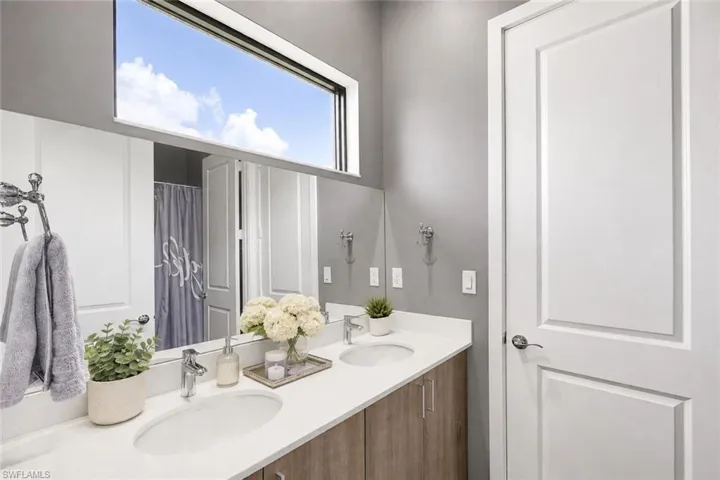 (Bath 3) Jack & Jill for Bedrooms 3 & 4