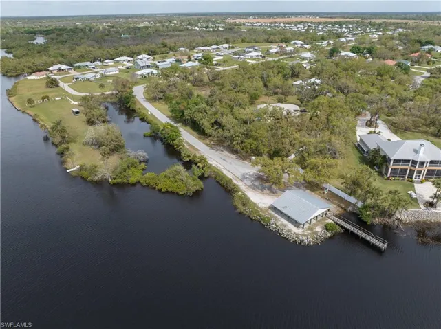 Aerial View - Public Boat Ramp (7 min walking distance from property and 2 min driving)