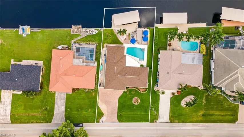 Birds eye view of property