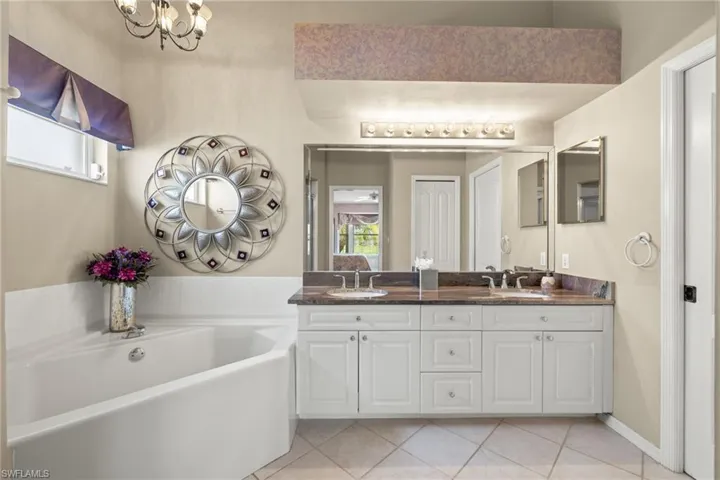 8067  Queen Palm  LN, Fort Myers, FL 33966