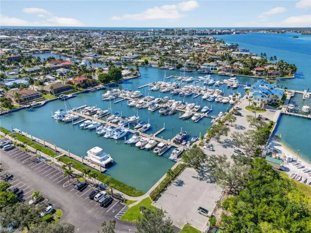 Way to The Gulf and Beaches of Marco Island