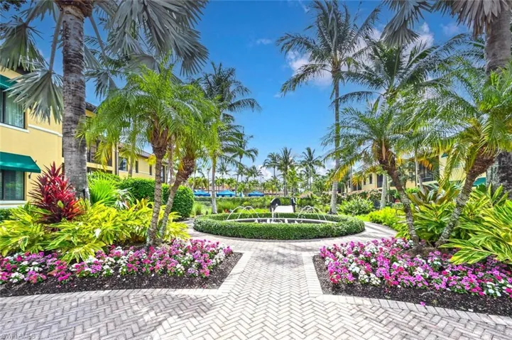 Naples Bay Resorts Villa Grounds