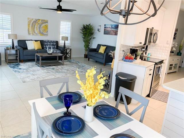 Kitchen/dining/living area