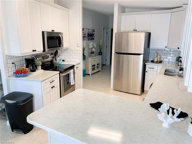 Kitchen with quartz counters