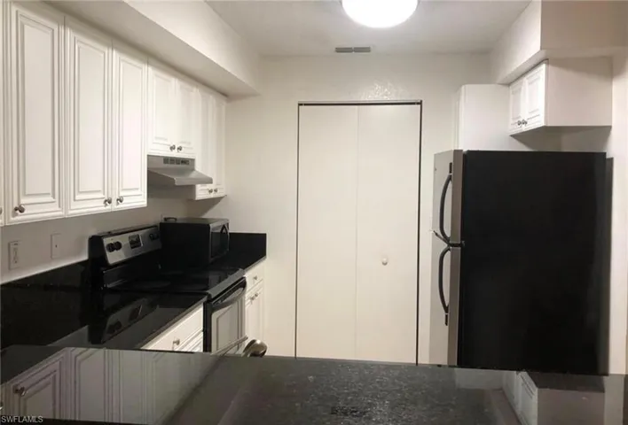 8255  Ibis Club  DR, Naples, FL 34104