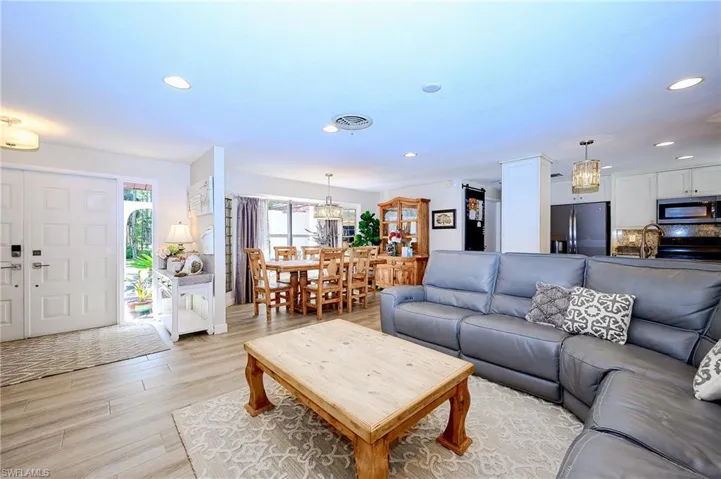5675 Golden Oaks Ln, Naples, Florida 34119