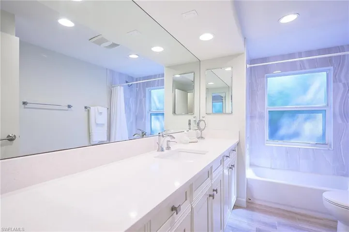 5675 Golden Oaks Ln, Naples, Florida 34119