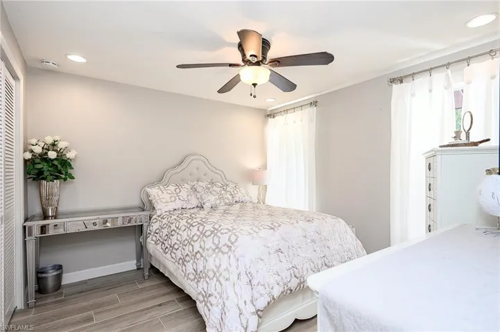 5675 Golden Oaks Ln, Naples, Florida 34119