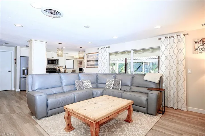 5675 Golden Oaks Ln, Naples, Florida 34119