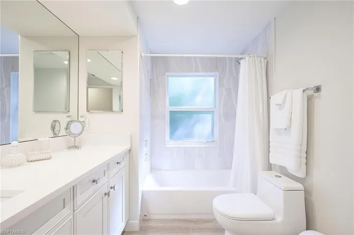 5675 Golden Oaks Ln, Naples, Florida 34119