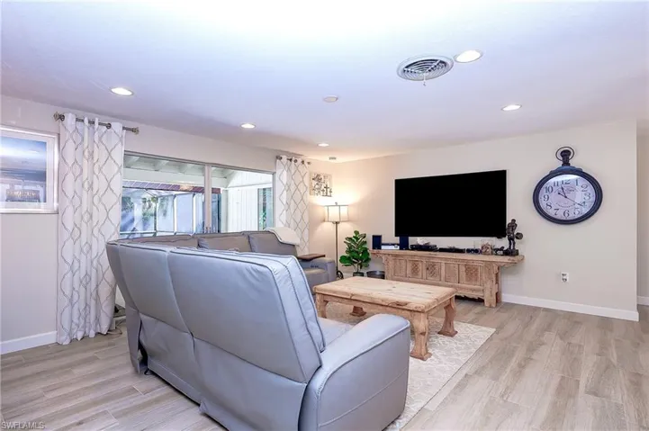 5675 Golden Oaks Ln, Naples, Florida 34119