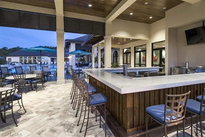 Poolside Restaurant & Bar