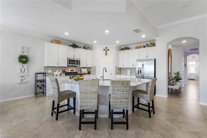 Counter-Height Breakfast Bar in Kitchen