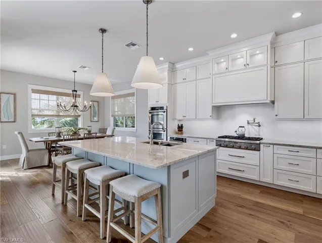 Spacious eat-in kitchen