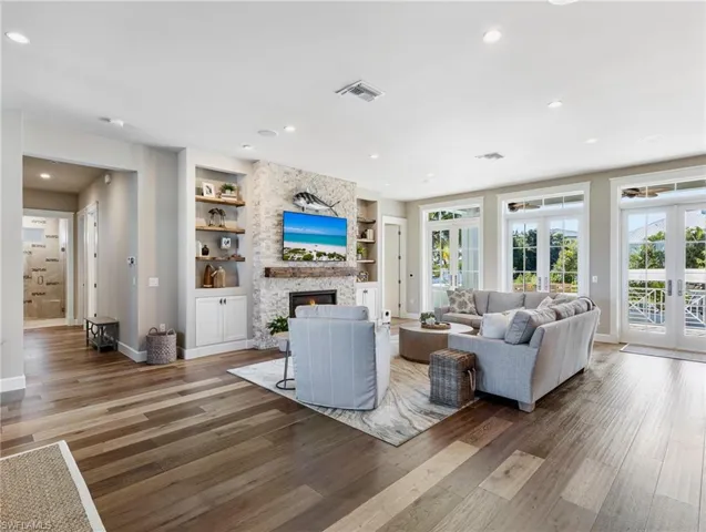 Airy and spacious Great Room