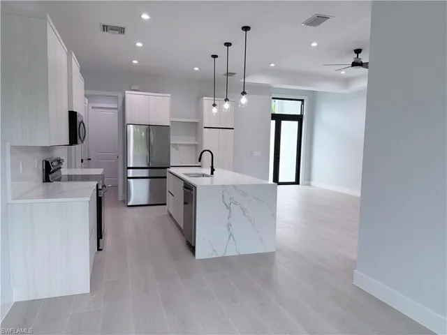 472 12th St Ne, Naples, Florida 34120