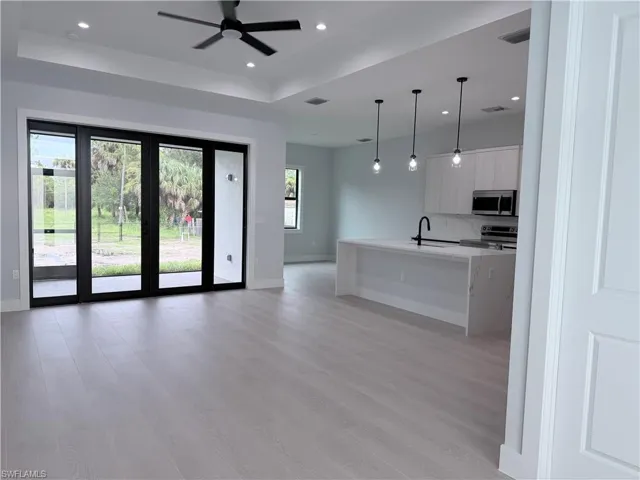 472 12th St Ne, Naples, Florida 34120