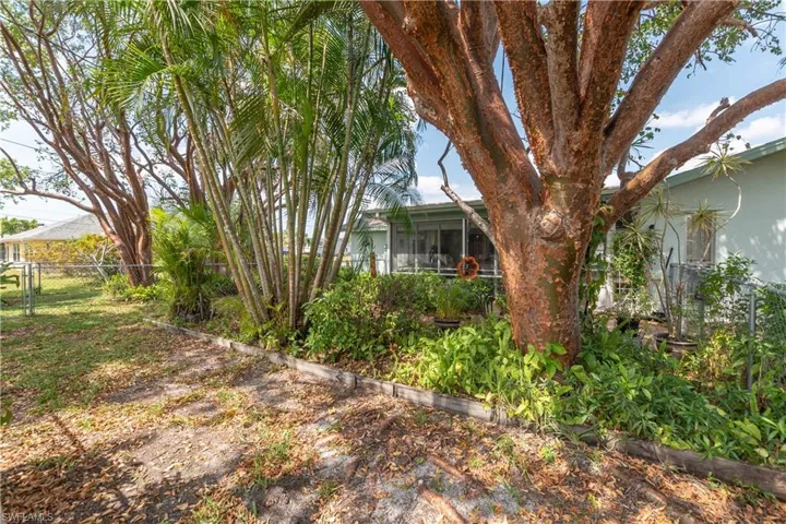 1038 SE 25th LN, CAPE CORAL FL 33904