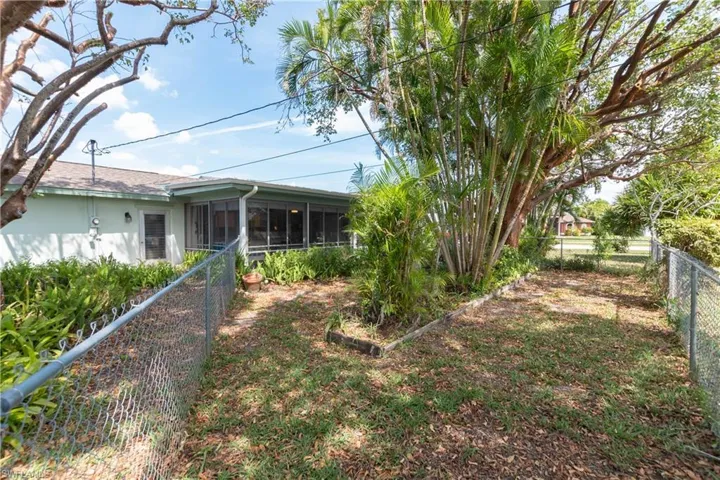 1038 SE 25th LN, CAPE CORAL FL 33904