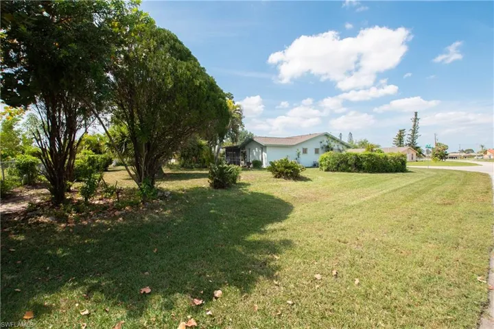 1038 SE 25th LN, CAPE CORAL FL 33904