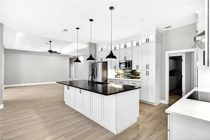 7214 Hendry Creek Dr, Fort Myers, Florida 33908