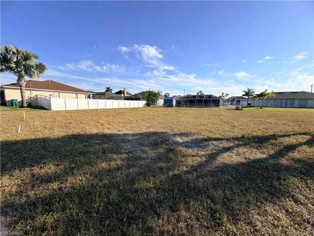 View of yard featuring a residential view