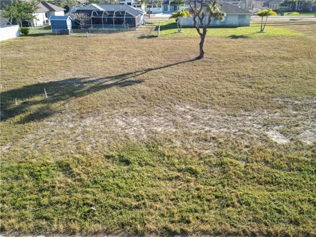 View of yard with a residential view