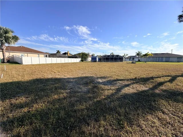 View of yard with a residential view