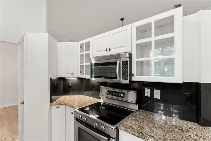625  Lalique  CIR, Naples, FL 34119