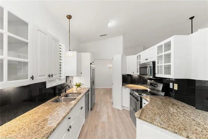 625  Lalique  CIR, Naples, FL 34119