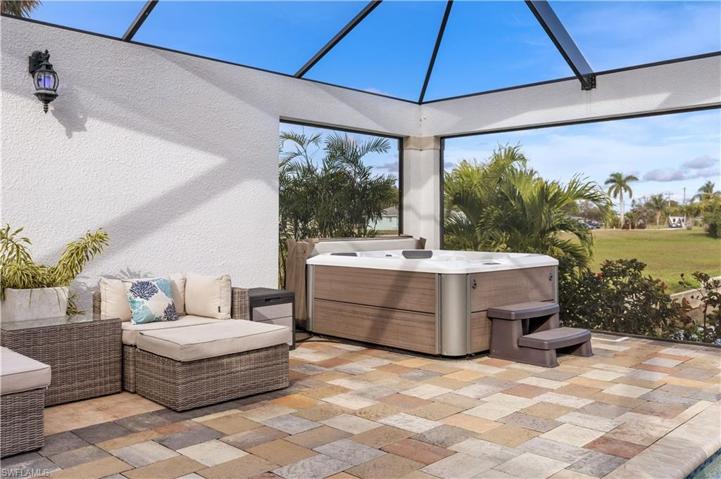 Hot tub & seating area