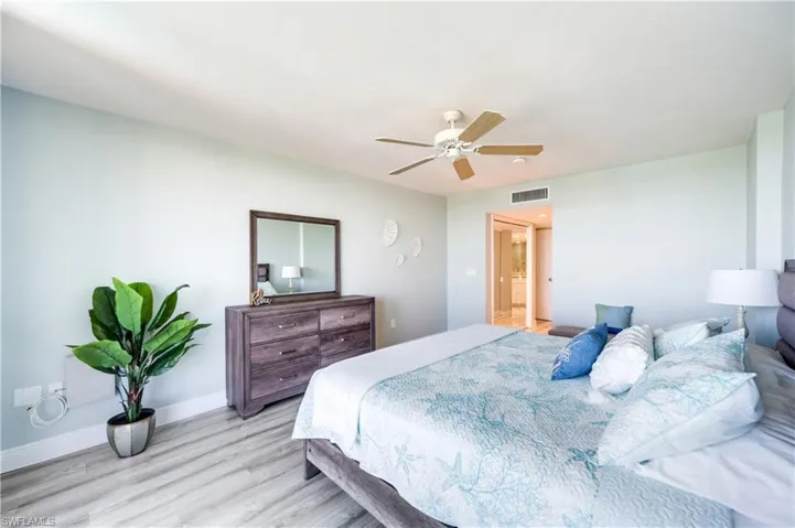 11030  Gulf Shore  DR, Naples, FL 34108