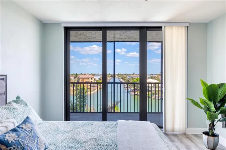 11030  Gulf Shore  DR, Naples, FL 34108
