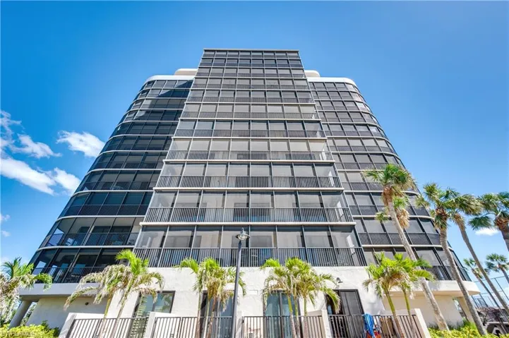 11030  Gulf Shore  DR, Naples, FL 34108