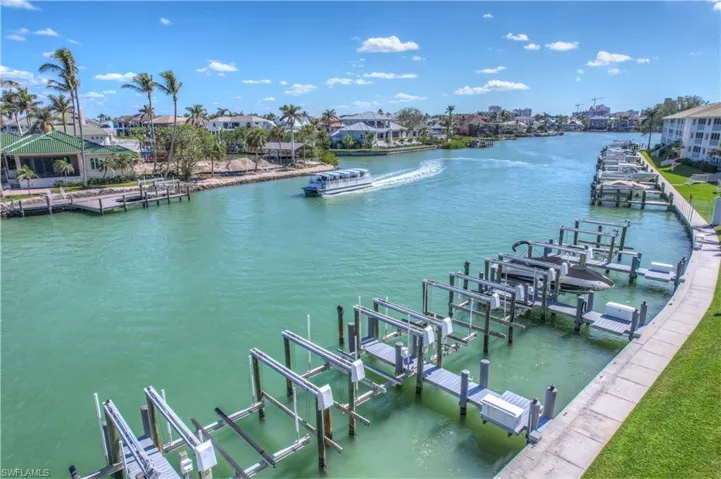 11030  Gulf Shore  DR, Naples, FL 34108