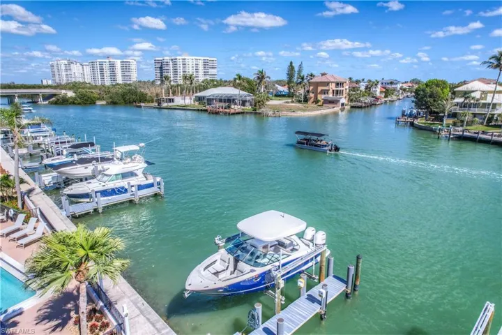 11030  Gulf Shore  DR, Naples, FL 34108