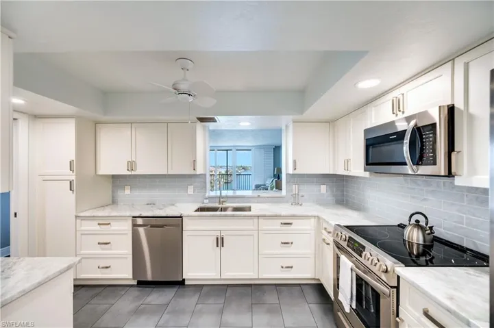11030  Gulf Shore  DR, Naples, FL 34108