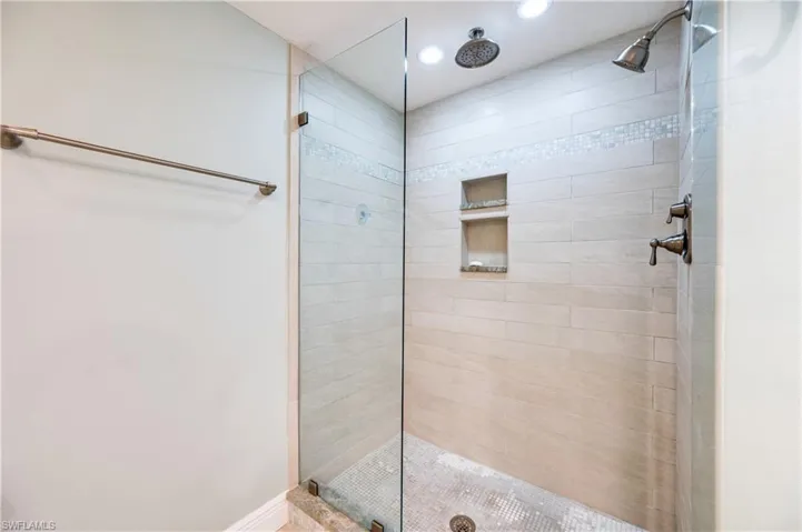 11030  Gulf Shore  DR, Naples, FL 34108