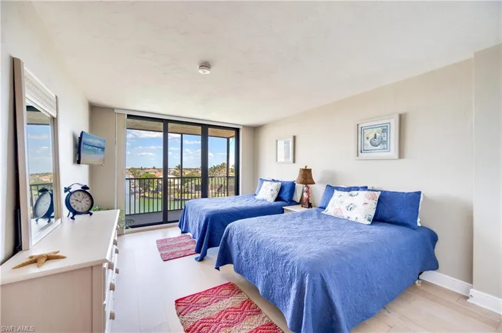 11030  Gulf Shore  DR, Naples, FL 34108