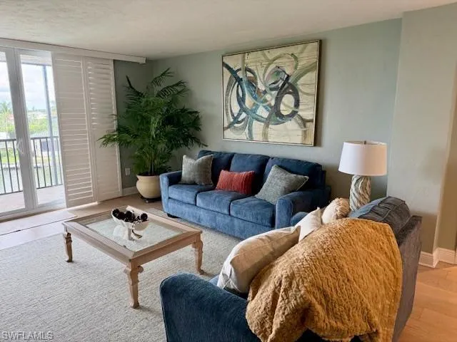 11030  Gulf Shore  DR, Naples, FL 34108