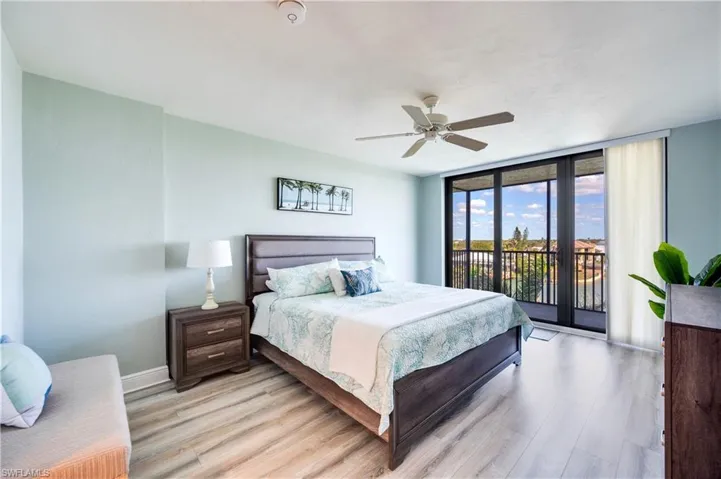 11030  Gulf Shore  DR, Naples, FL 34108