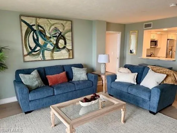 11030  Gulf Shore  DR, Naples, FL 34108