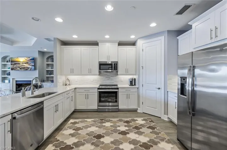 9641  MONTELANICO  LOOP, Naples, FL 34119